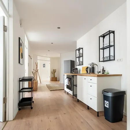 Bright & Spacious *