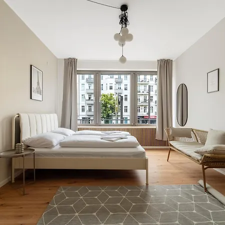 Bright & Spacious *